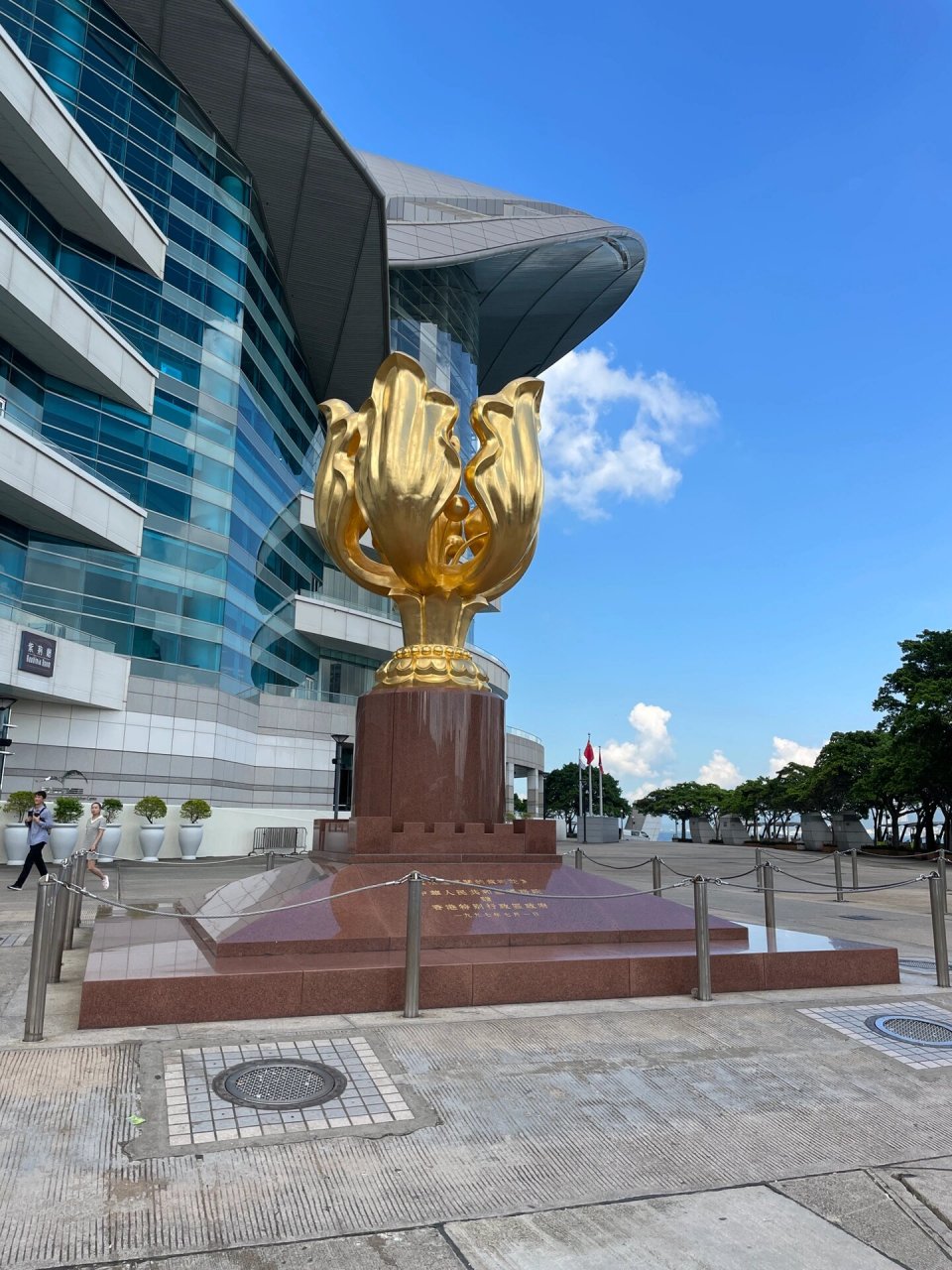 金紫荆广场 上午在金紫荆广场和香港会展中心漫游,行人和游客不多,走