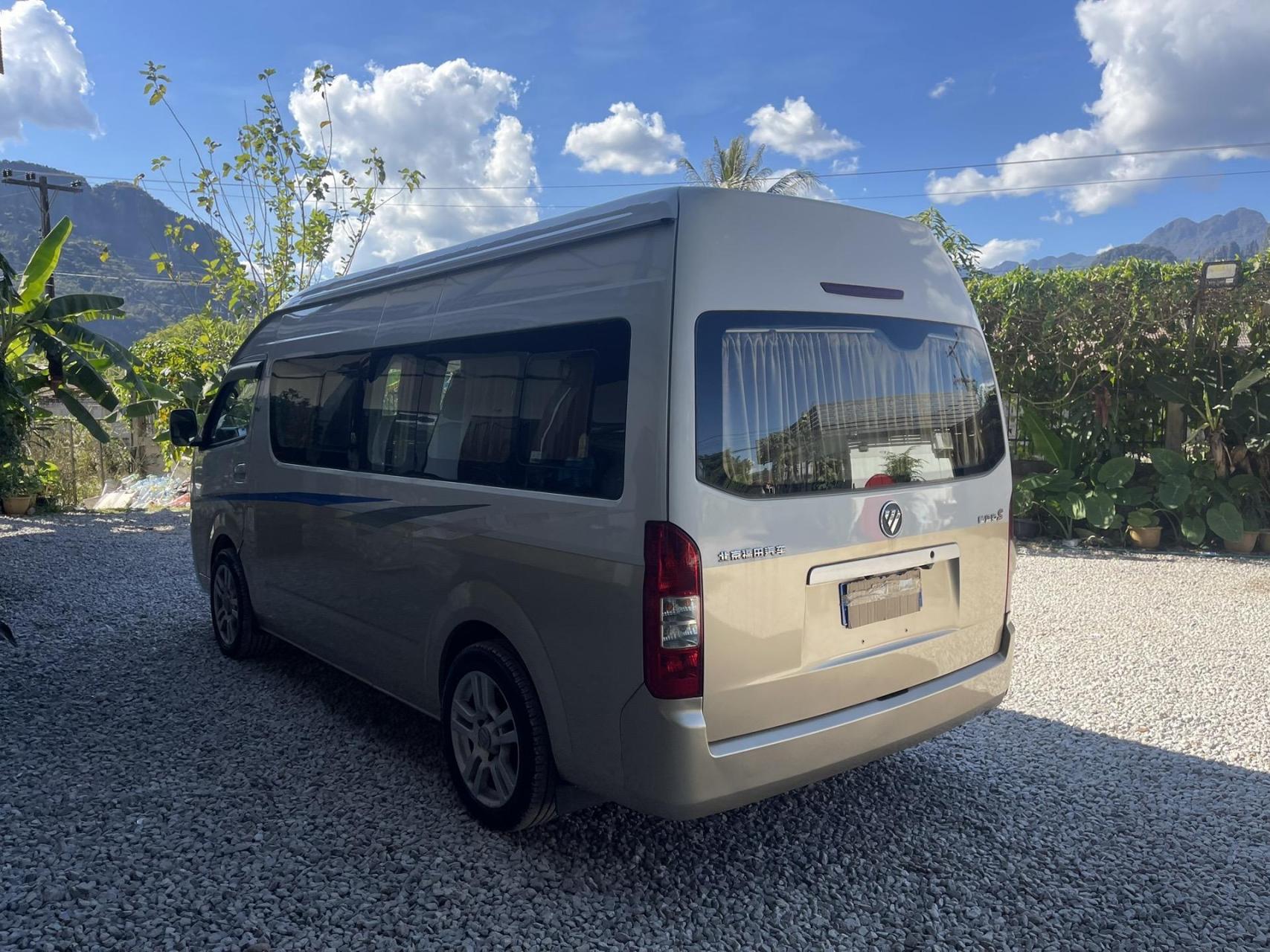 福田面包车,柴油7座,改装二排独立旋转座椅,三排沙发床.