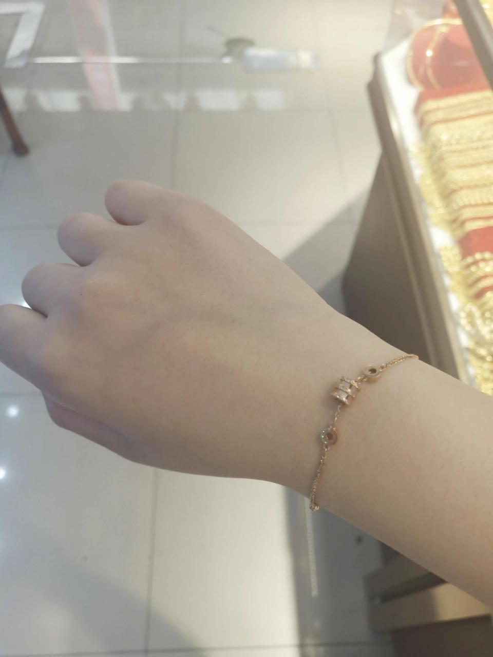 想知道大家买的18k金多少钱一克(市场价)  前一阵买的18k金手链400元