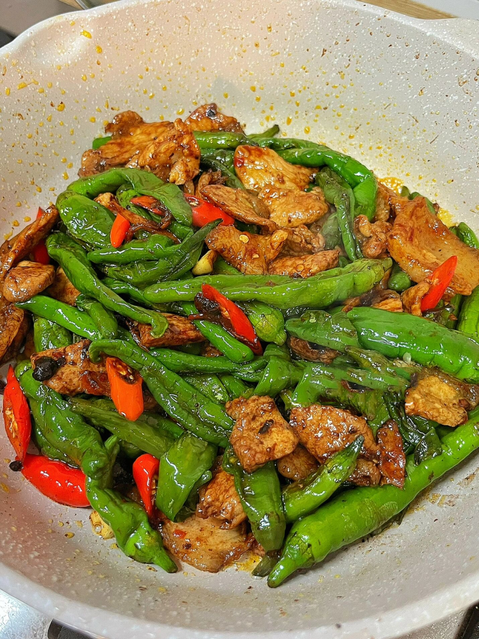 我妈说:这个樟树港辣椒炒肉太下饭啦!