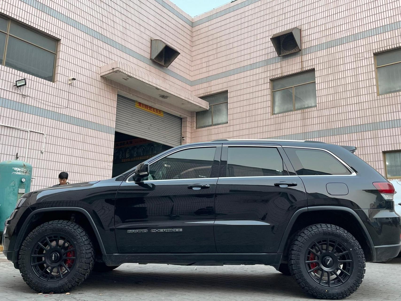 jeep 大切诺基完美升级18寸轮毂77at轮胎 原厂型号 无做其他改装