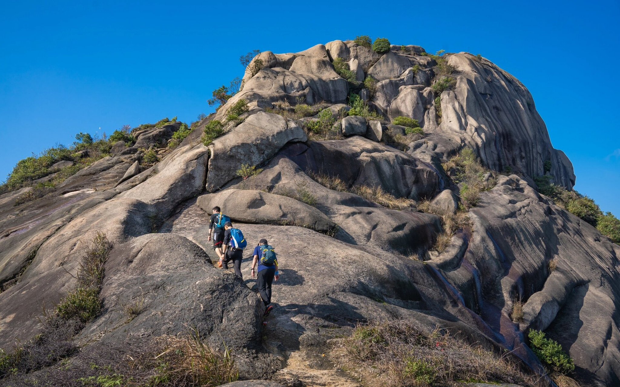 又名塞垟山,海拔600多米,因山脊上有岩石形如田螺而得名,是大罗山的