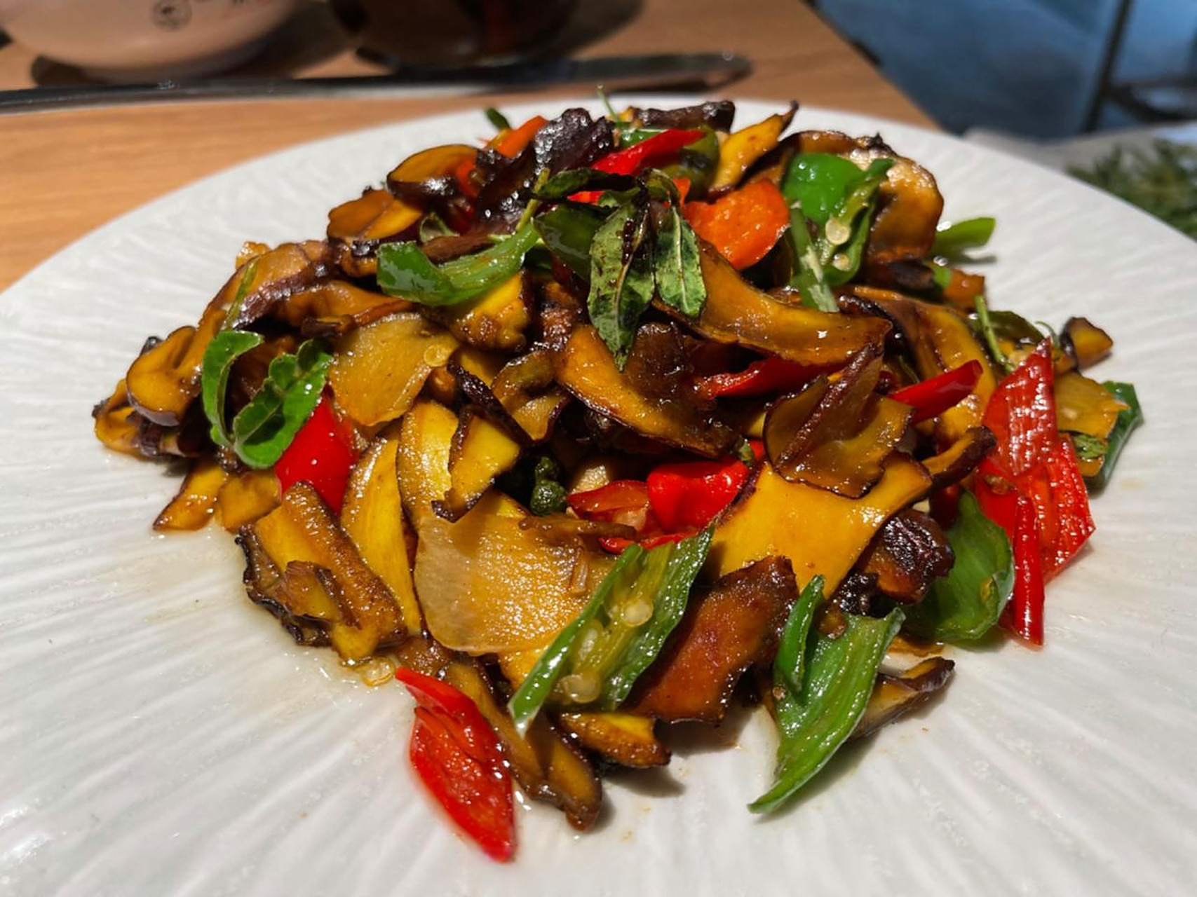 来一份爆炒见手青!你今天中午吃什么?[我想静静]