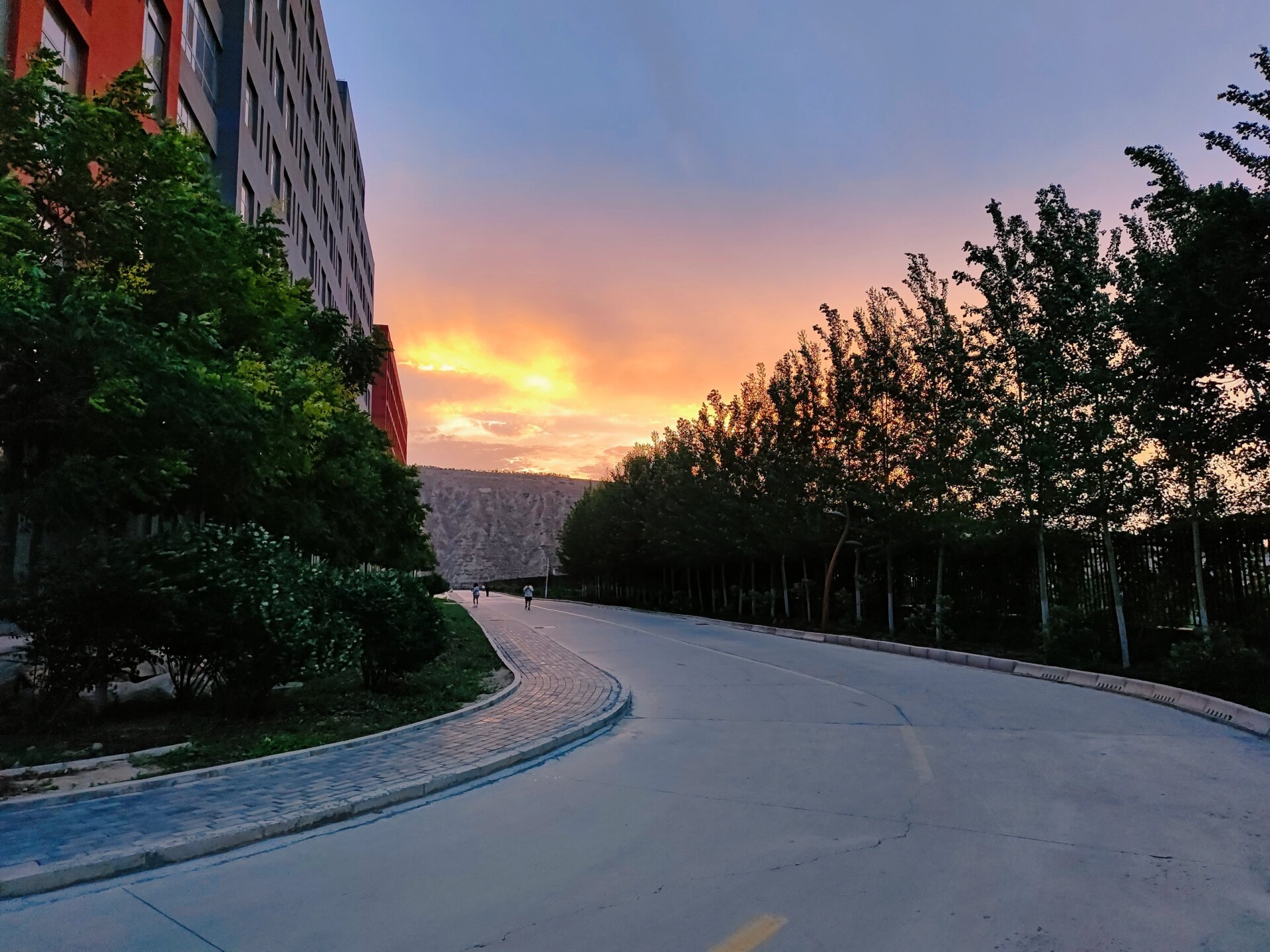 甘肃中医药大学 校园环境一级棒!宿舍环境嘎嘎棒.