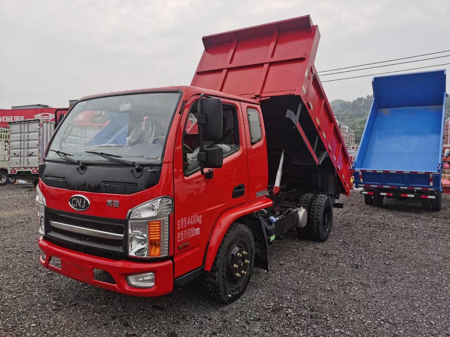 南骏汽车,蓝牌后双轮自卸车!150匹马力!法士特八档箱!3米2货箱!