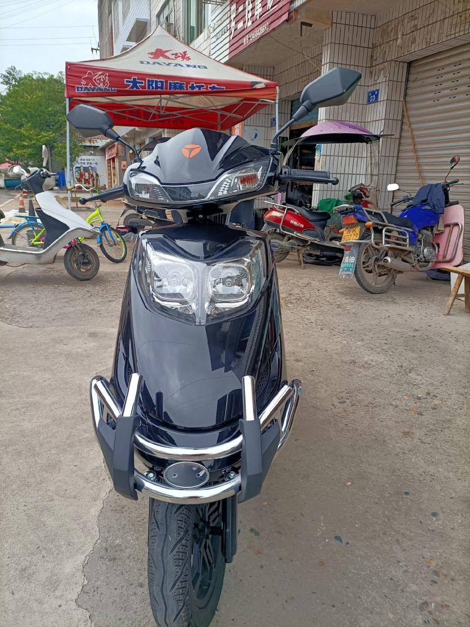 前后12寸轮毂对置缸碟刹,自带无线蓝牙音响,让您出行更有"趣"