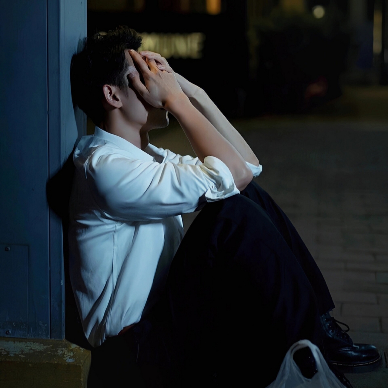 伤感图片02孤独02难过02哭泣 家人们06,今天给大家分享一些