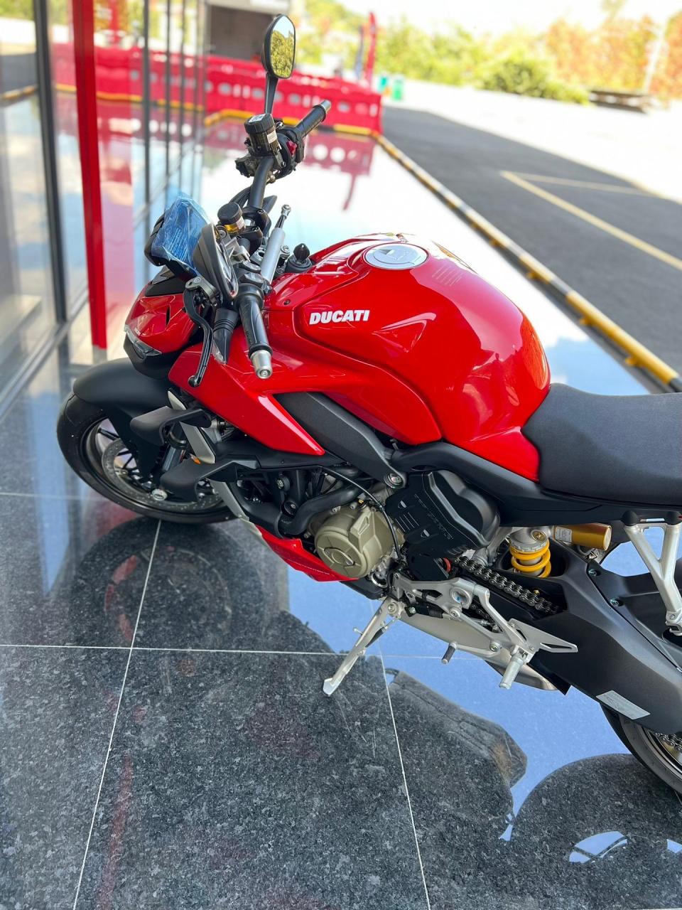 杜卡迪v4街霸,全新以开票没使用,价格美丽18.8w落地包运!