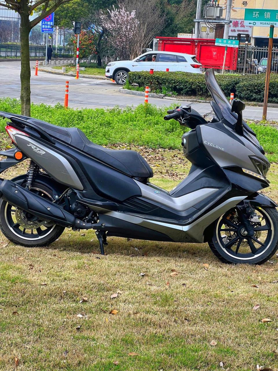 赛科龙rt3踏板摩托车 250cc大踏板 个人一手 行驶8700公里加装了一对