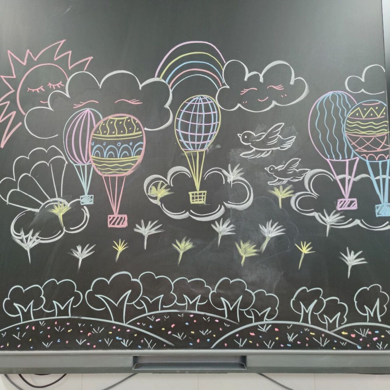 小学一年级美术课示范画《美丽的天空》 #黑板画# #简笔画# #美术老师