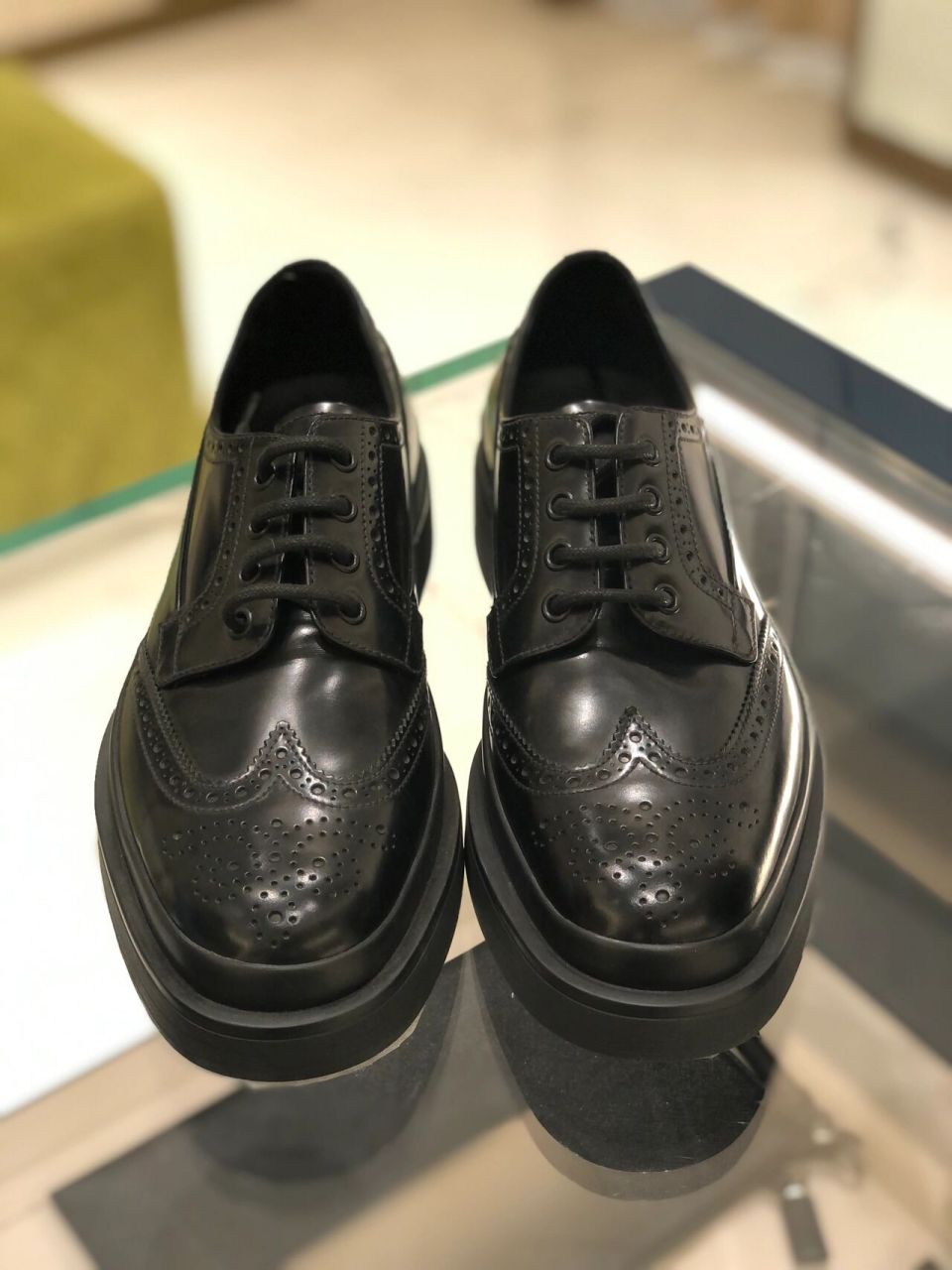 prada 男士鞋履98 prada男士系带皮鞋 经典的巴洛克雕花风格 加上