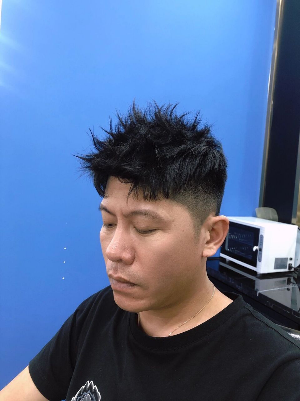 最适合碎盖头的其实是长脸型,如果额头比较高那么留碎盖头就更好看了.