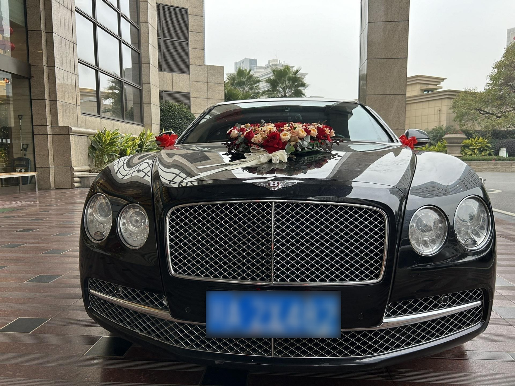 那么结婚租一个宾利婚车需要多少钱呢?