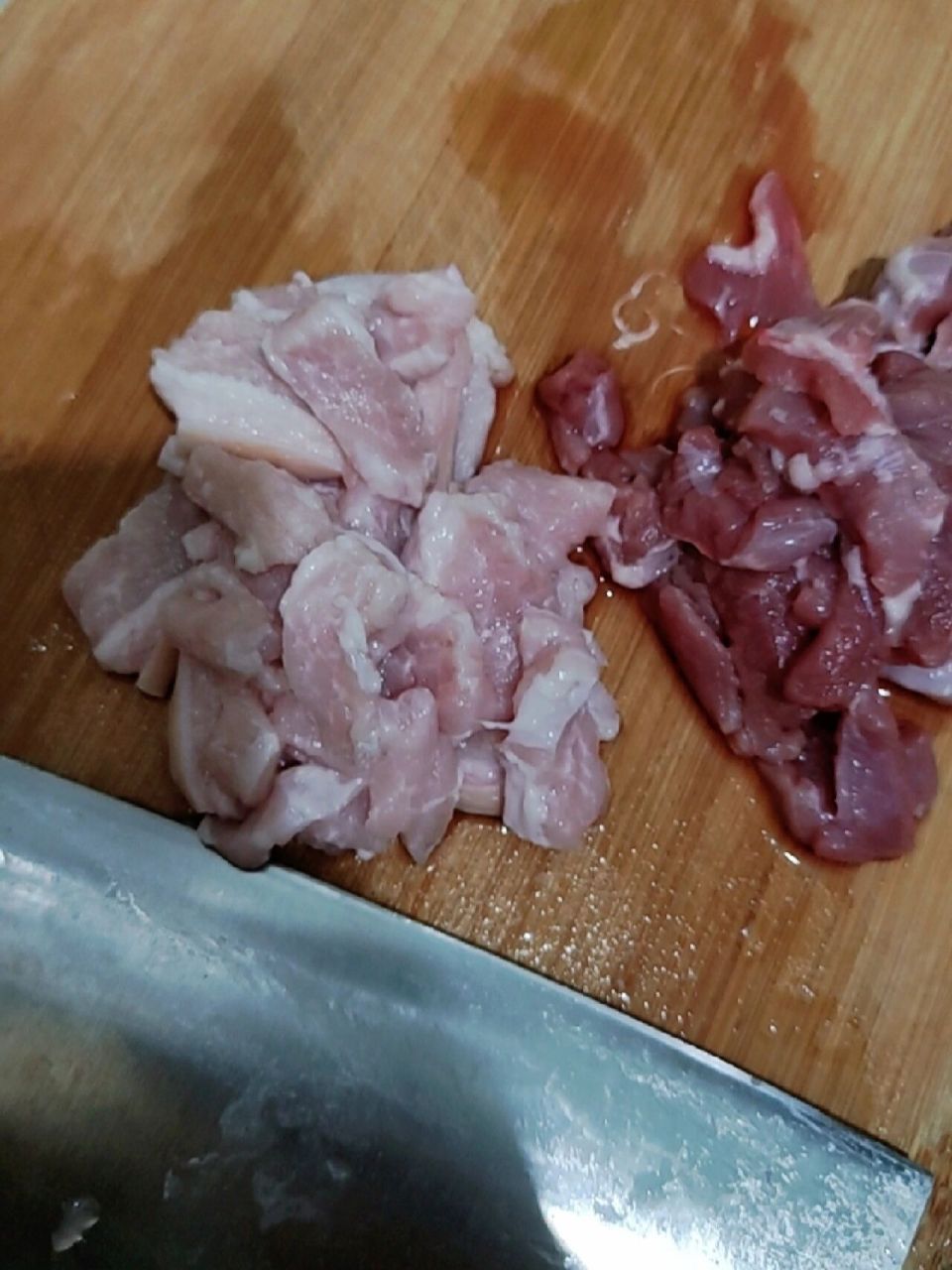 猪瘦肉发白 左边发白的猪肉还能吃吗