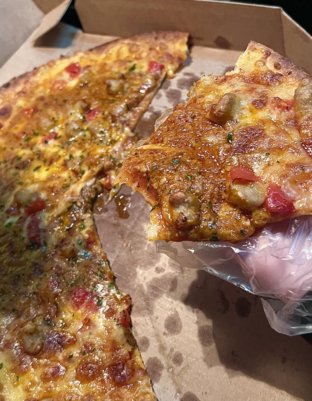 93达美乐还是必胜客 虽然达美乐的饼皮好像更松软一点 但是感觉