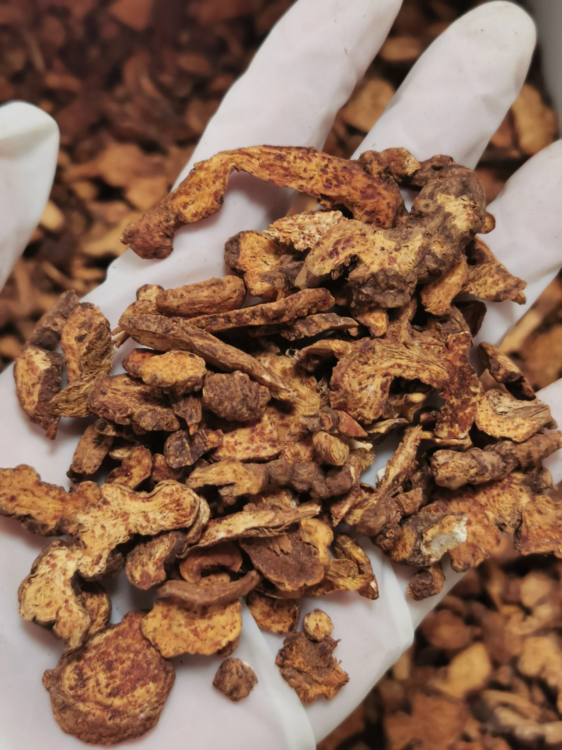 麸炒苍术的功效与作用 燥湿健脾,祛风湿,明目 麸炒苍术是把中药苍术