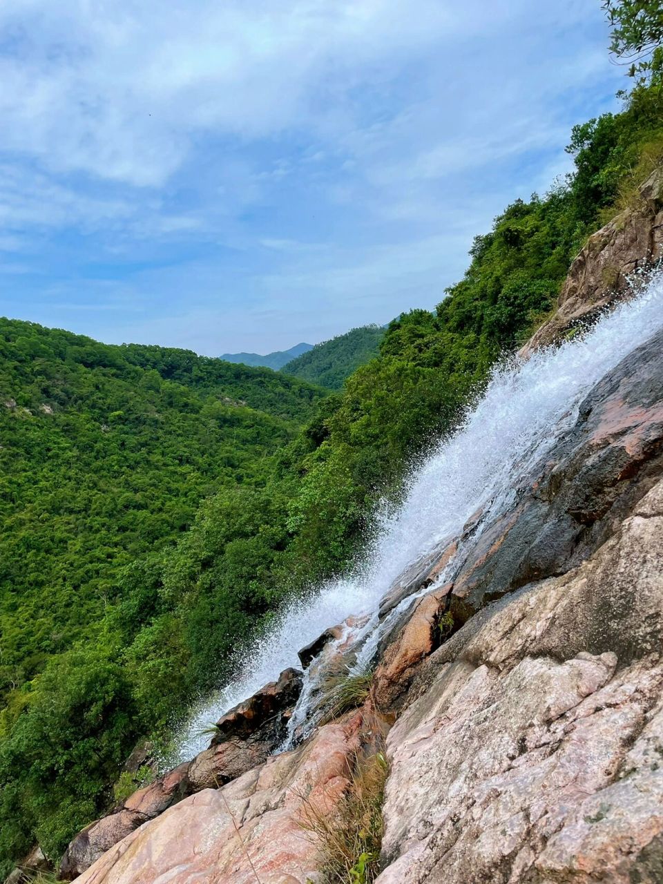 中山最长最美的瀑布 中山市五桂山长坑瀑布落差近200