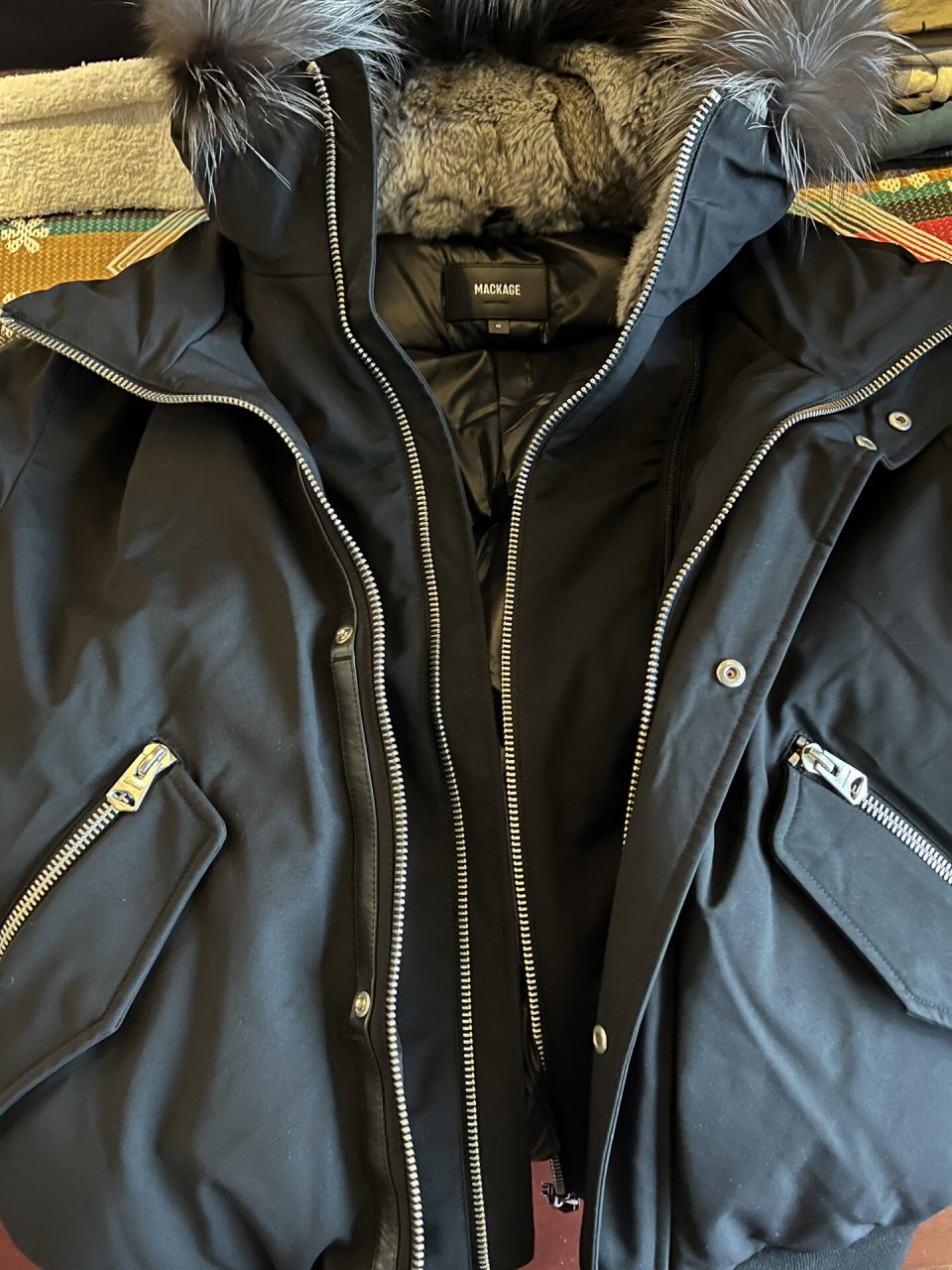 mackage羽绒服和大鹅 今年感觉比较冷,原本有一件大鹅飞行员,想着已经