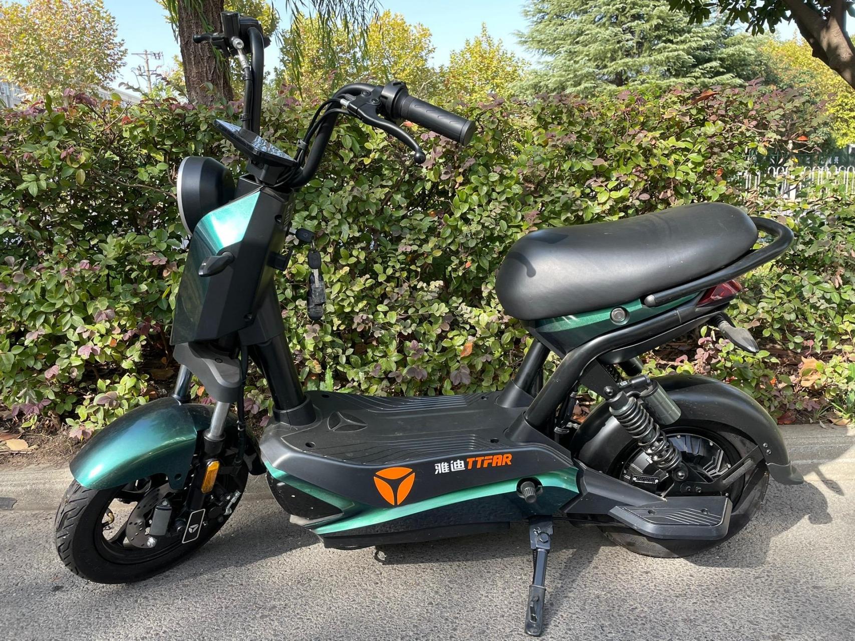 雅迪电动车极光系列 冠能c7-90 自开启大灯 前后仿气囊减震 个性进气