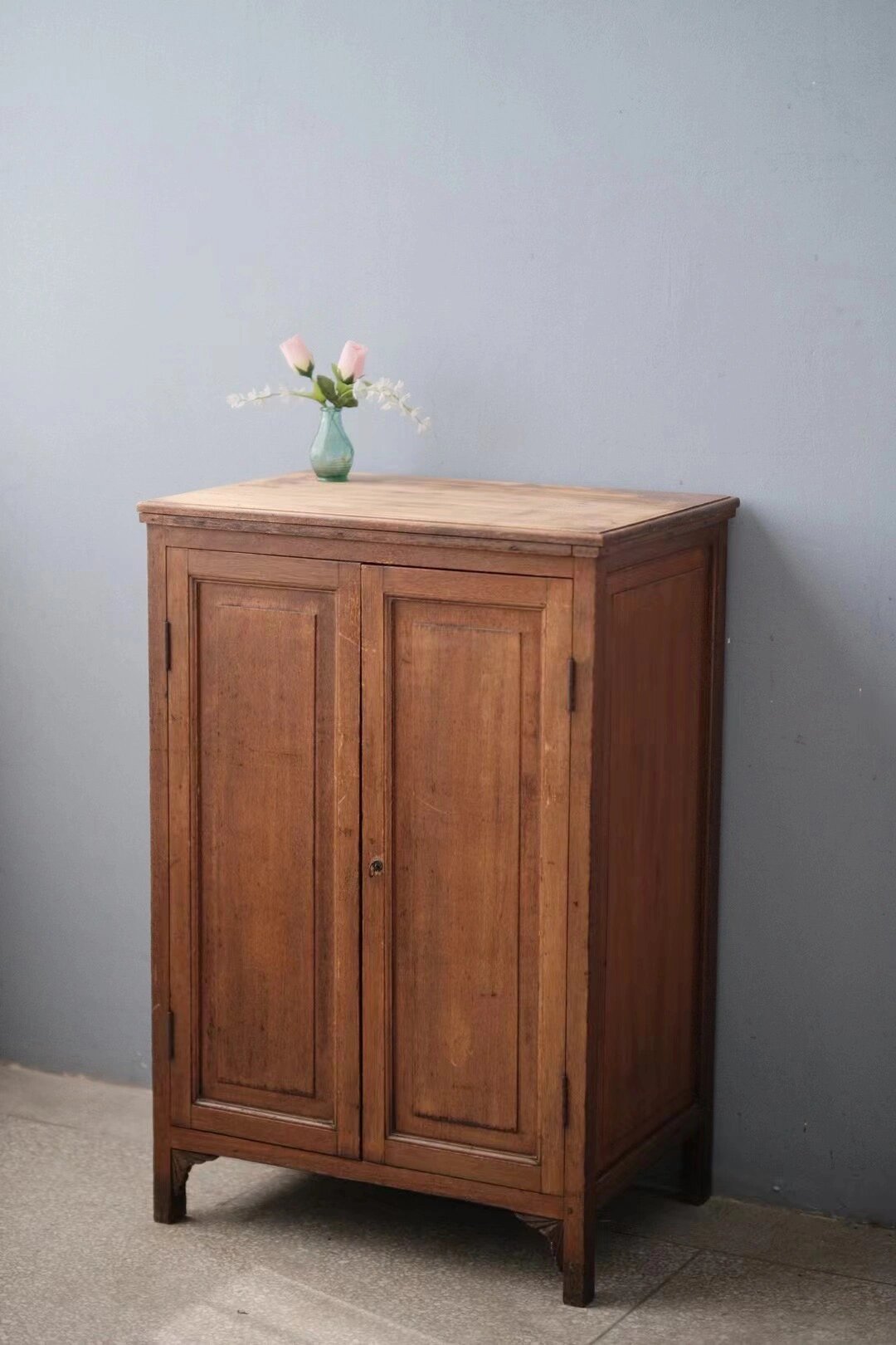 民国 材料:柳桉木 产地:上海 简介:民国时期,老家具,边柜,取材柳桉木