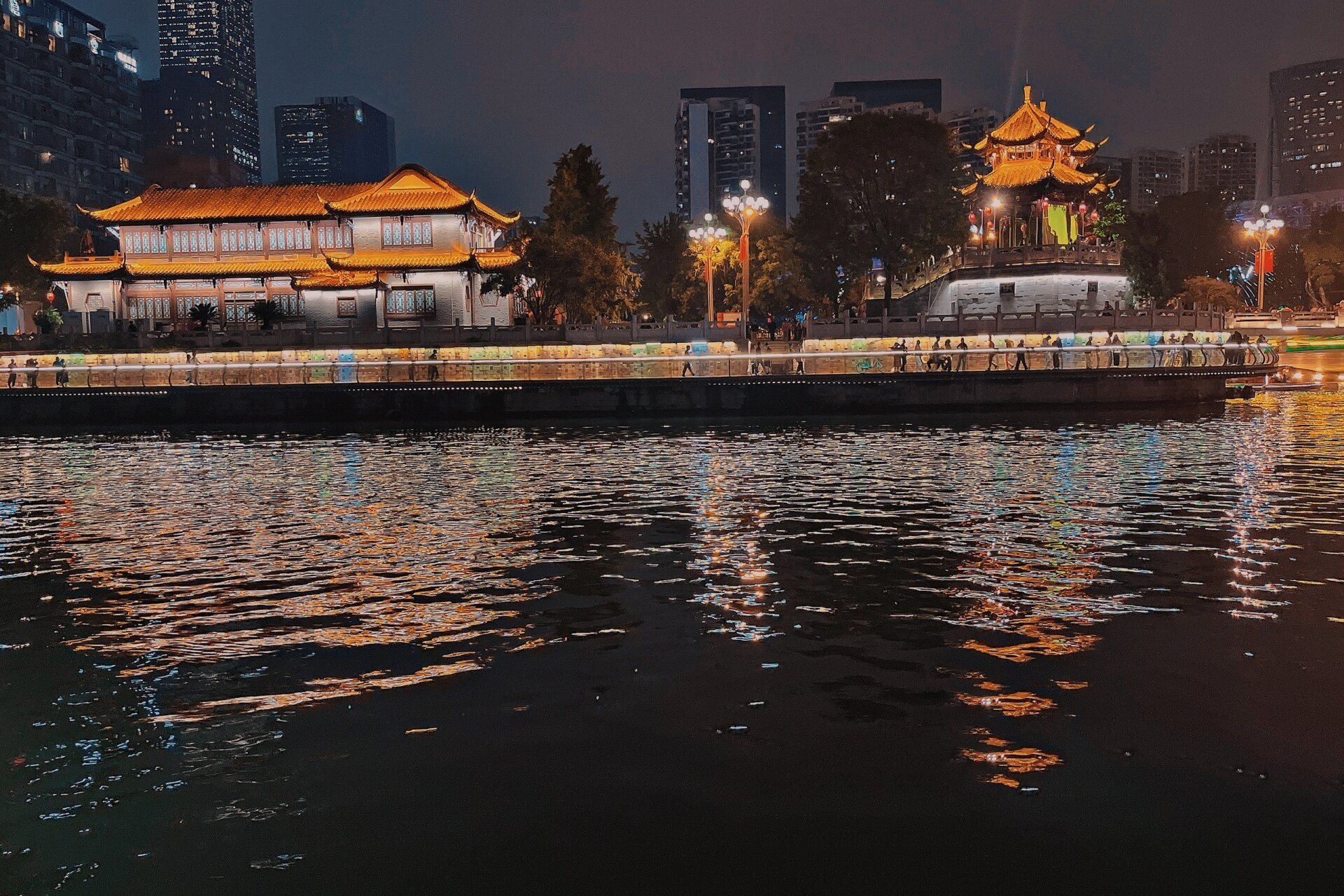 成都九眼桥 九眼桥其实叫安顺廊桥喔97 	 这里还有夜游锦江的船可以