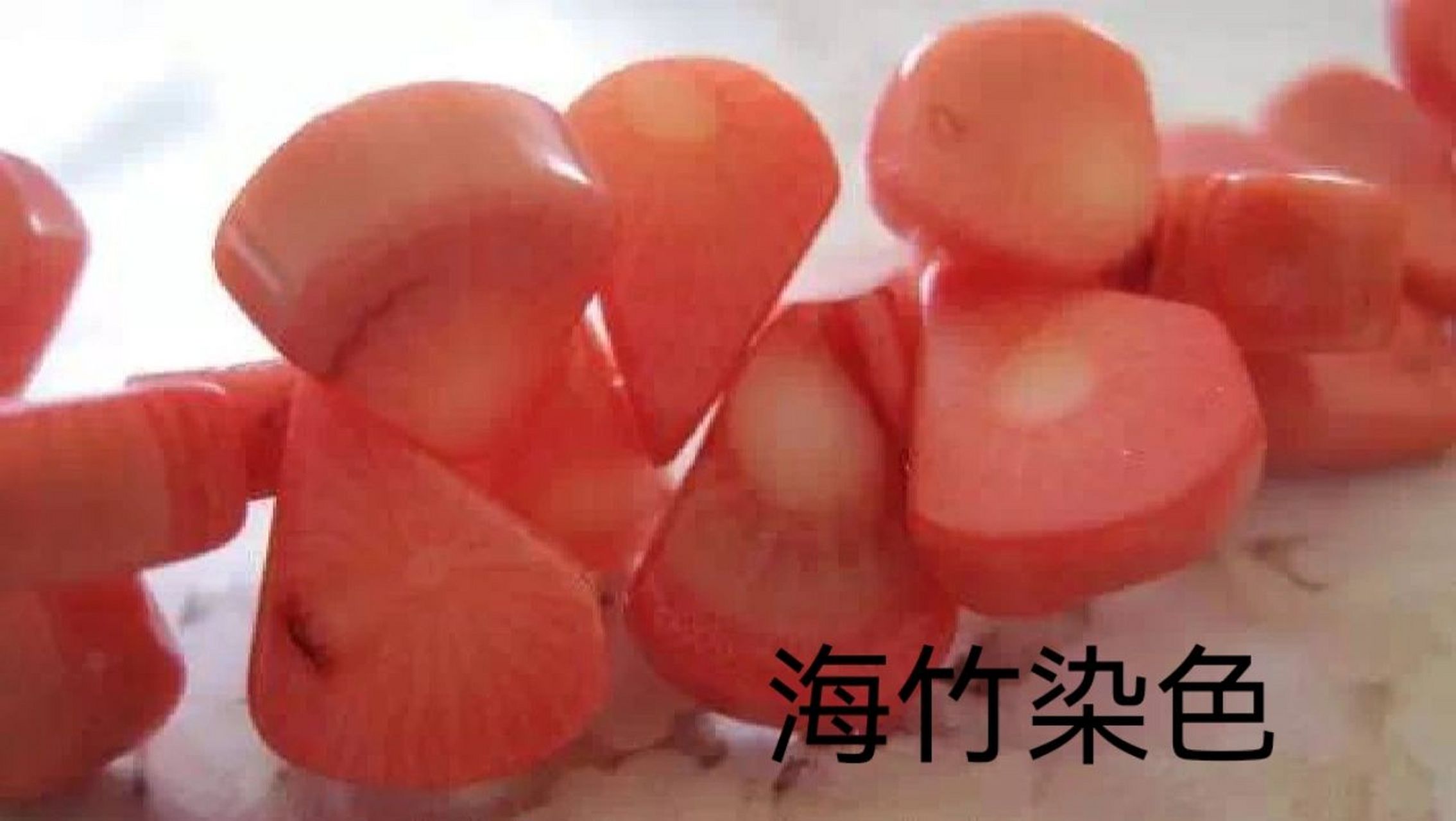 买来是不是天然红珊瑚 鉴定方法: 92①珊瑚主要特征,有纵向生长纹