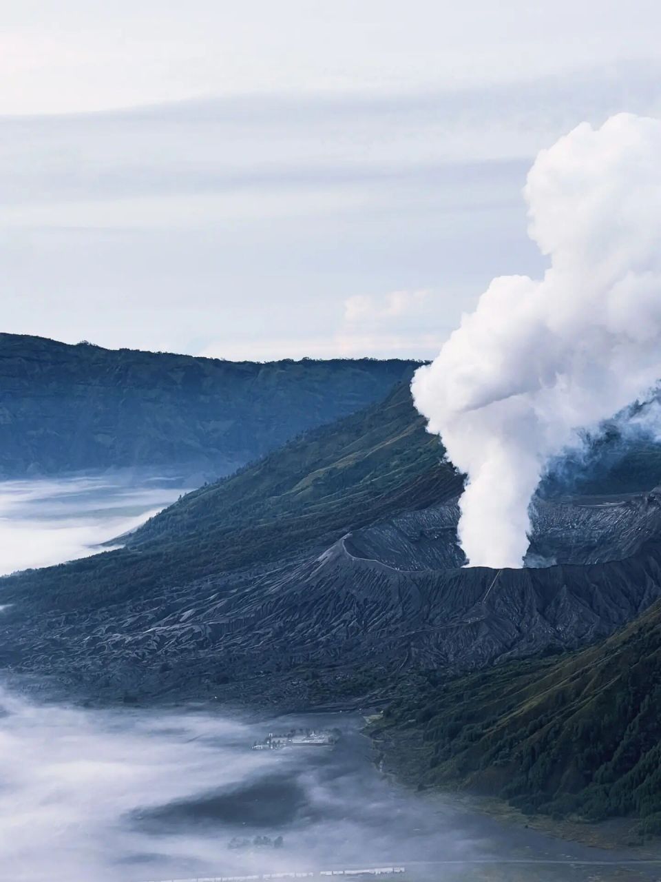 孤独星球bromo火山 印尼一定要来的地方 bromo火山在印尼的爪哇岛东部