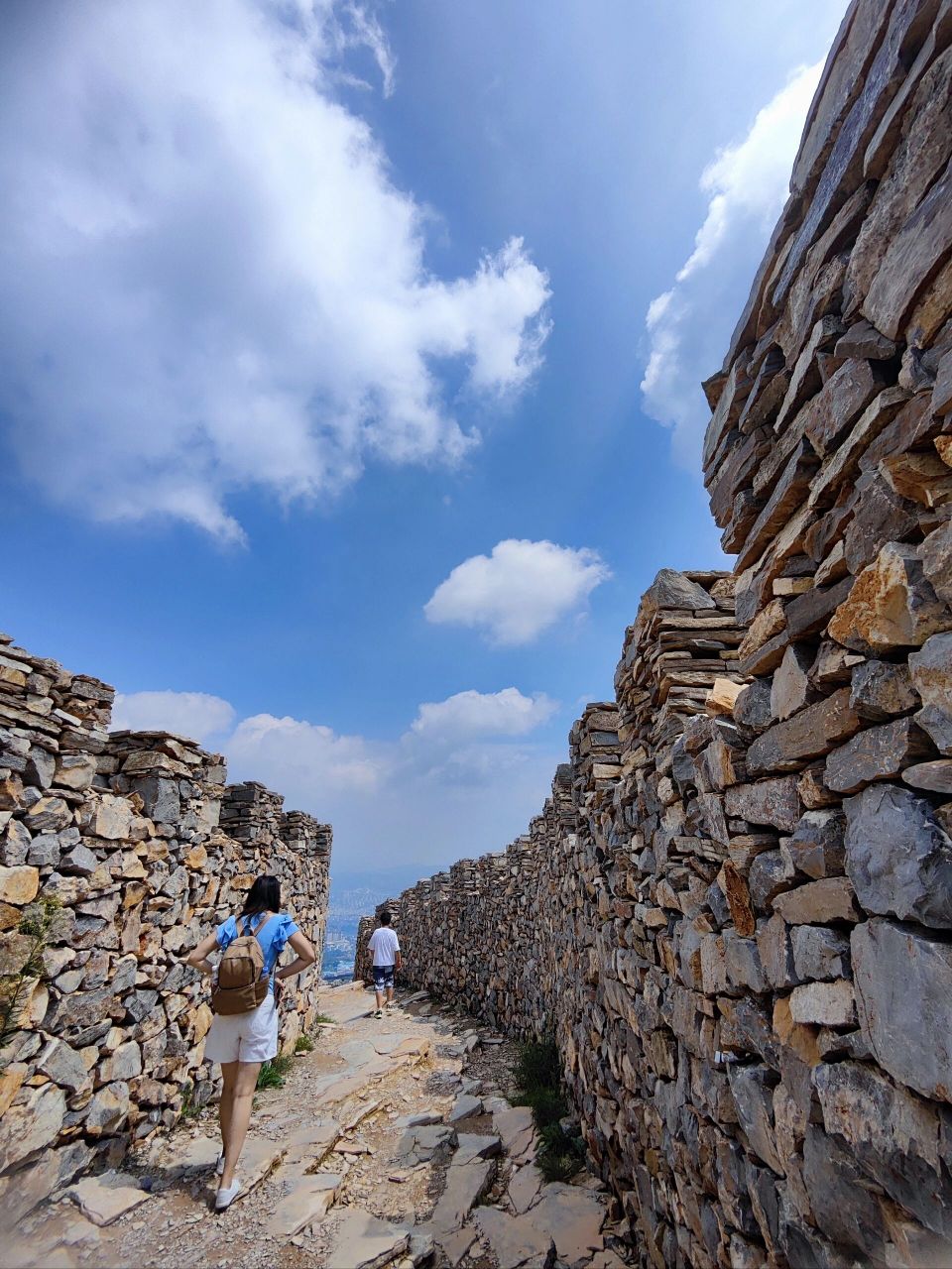 无美颜无滤镜的博山红叶柿岩 9:00,懒着没起床的我,闺蜜一个电话,决定