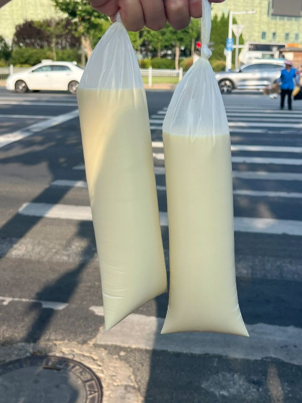 童年的袋装豆浆!是谁的dna动了? 在路边小摊买到的!