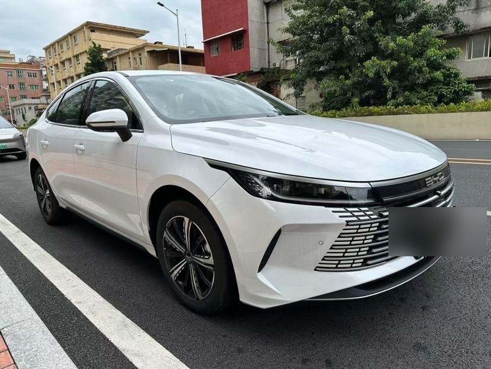 23年6月比亚迪驱逐舰05 油电混合 裸车上路18万多 1.