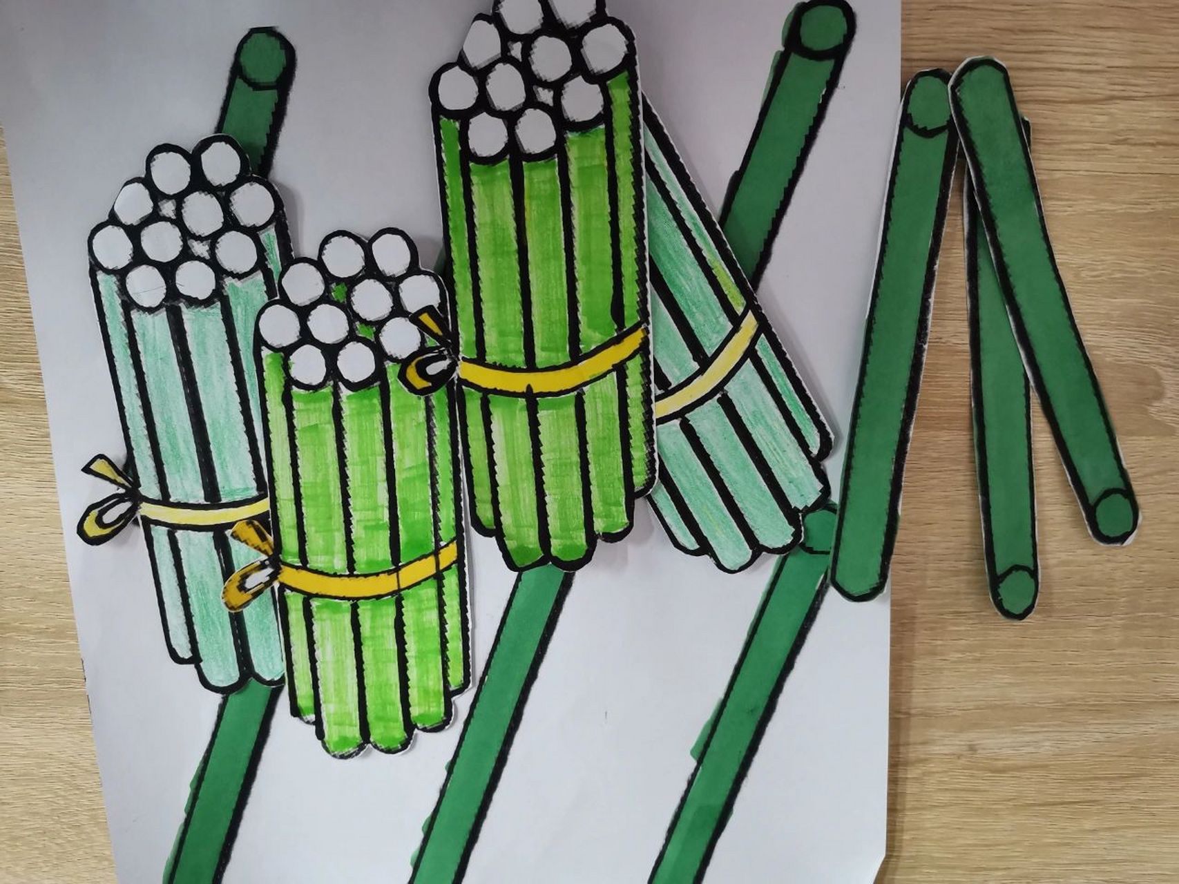 数学教具—小棒自制 二年级时,学生都热衷于帮我给教具涂色.