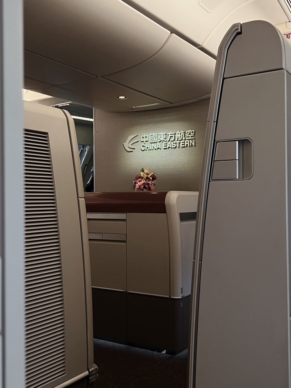 东航777-300(er)头等舱:pvg-ctu 0115:上海浦东-成都双流 东航773