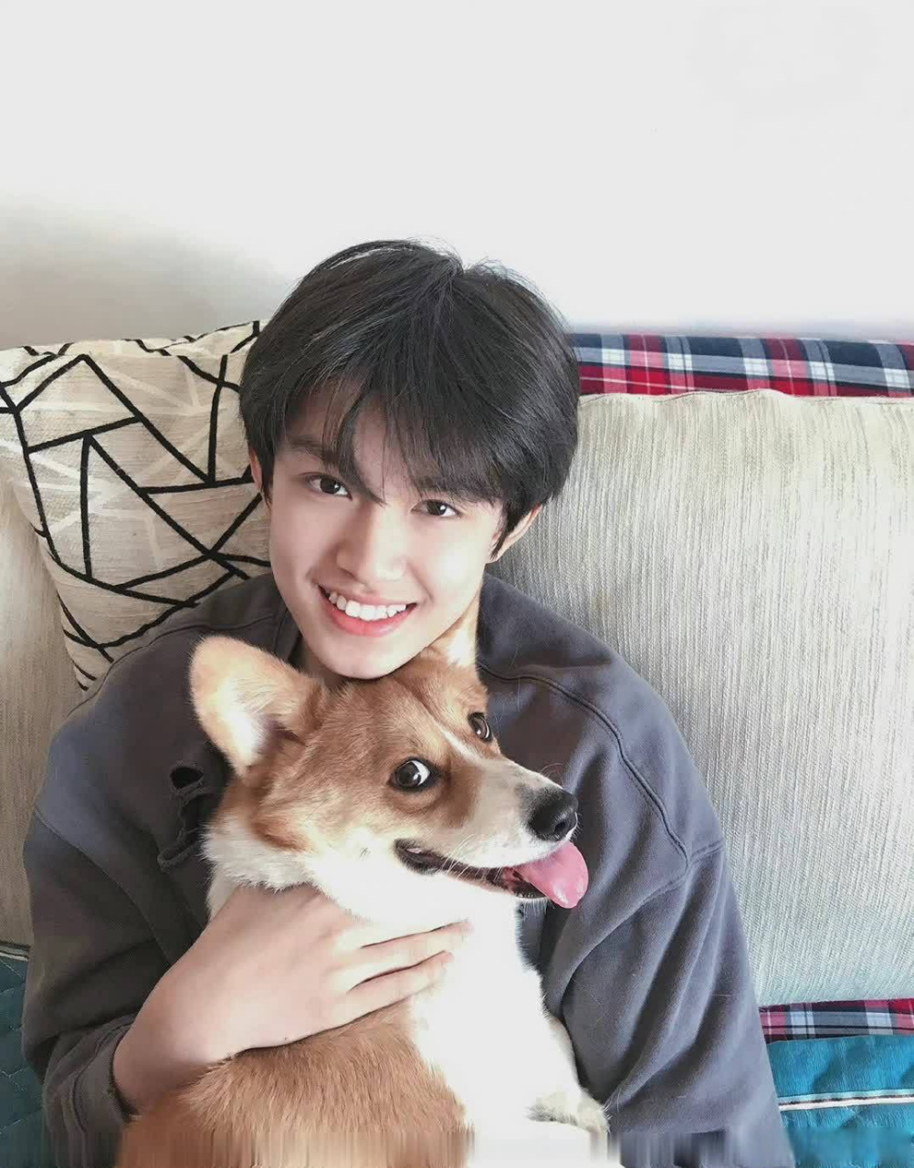 张极的女友视角照片～  快来接收你的年下小男友  想想都觉得好甜