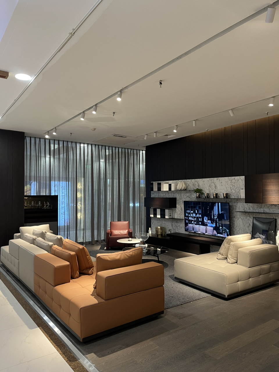 moda loft 意式极简新款沙发 出品:moda loft 材质:进口头层牛皮(可做