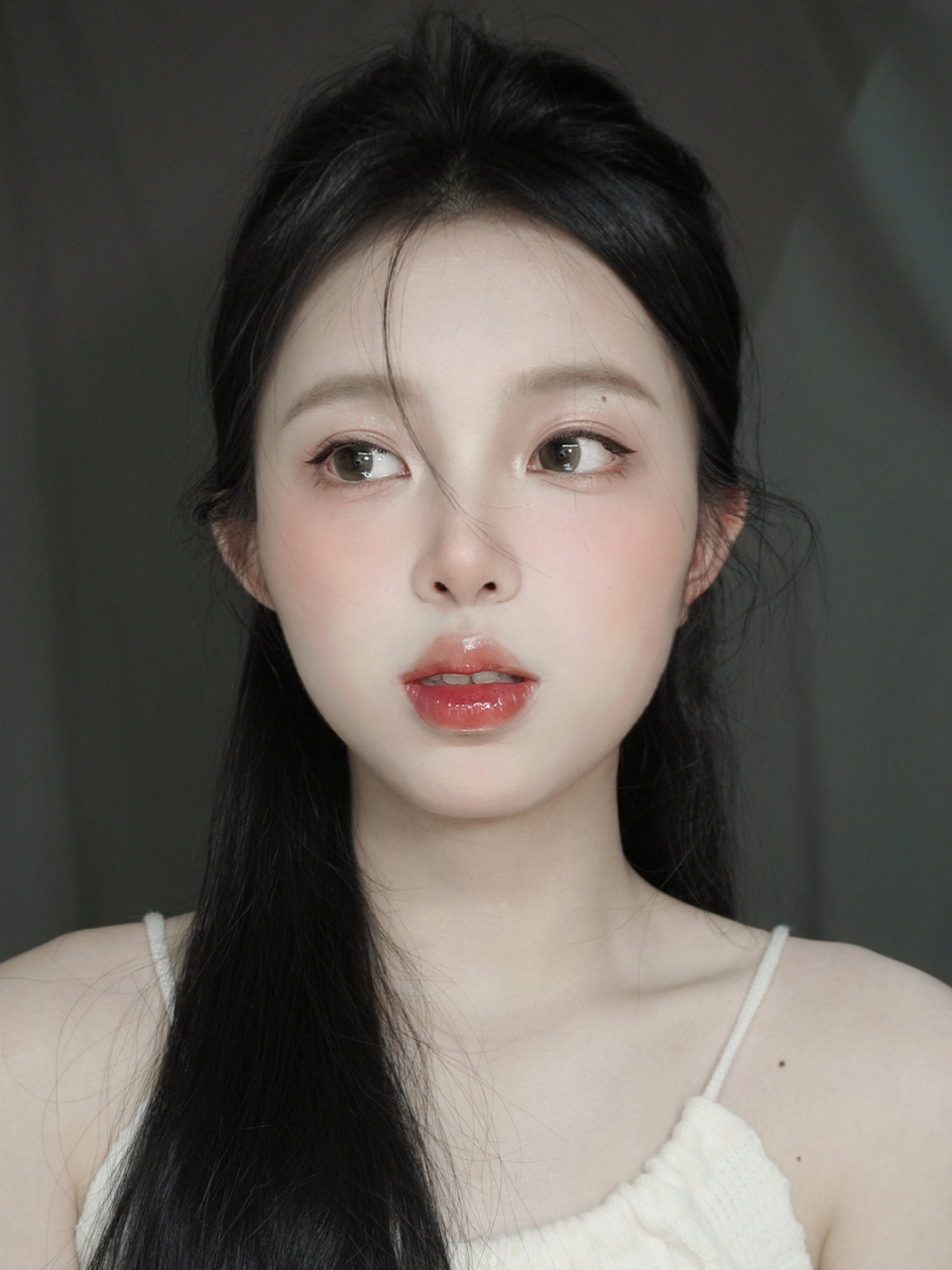 来赶一班末末末班车～jennie这个画报淡妆实在是泰温柔啦,有种高级的