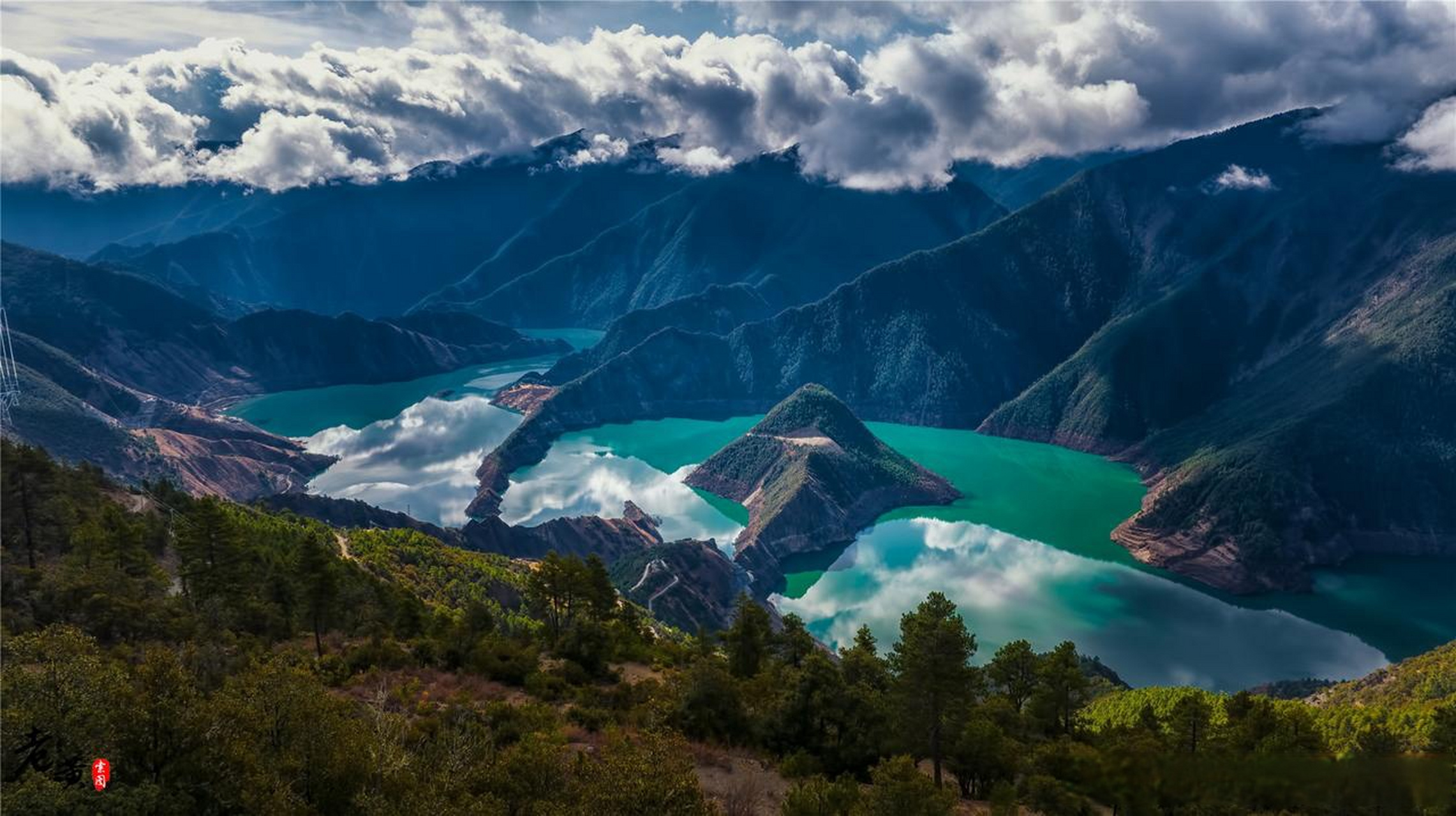 天龙湖.目前还可以说是野点,因为兴修水电站,蓄水而成的湖泊.