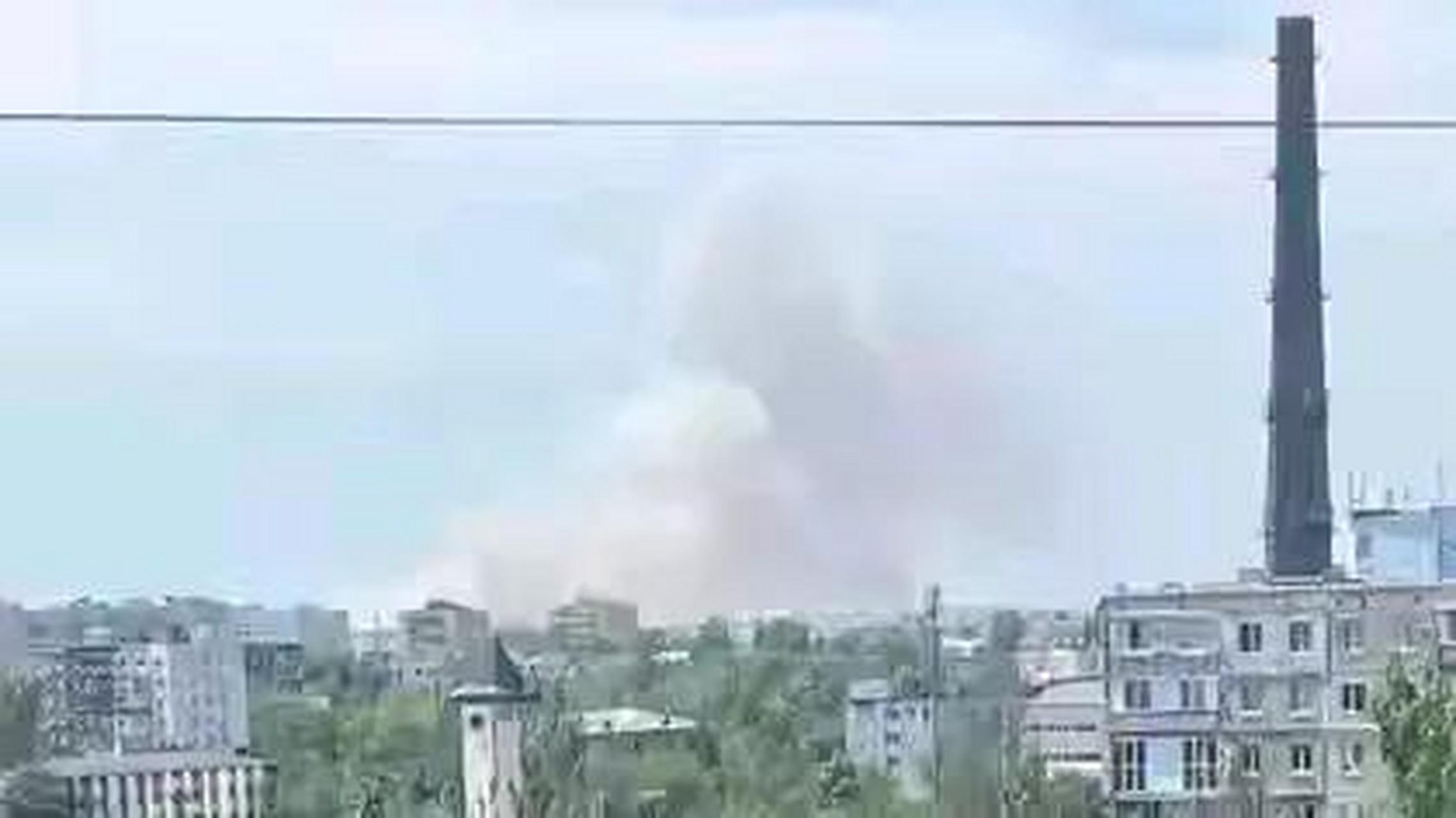 乌偷袭得手,俄军防不胜防 俄占马里乌波尔机场遭袭,发生巨大爆炸.