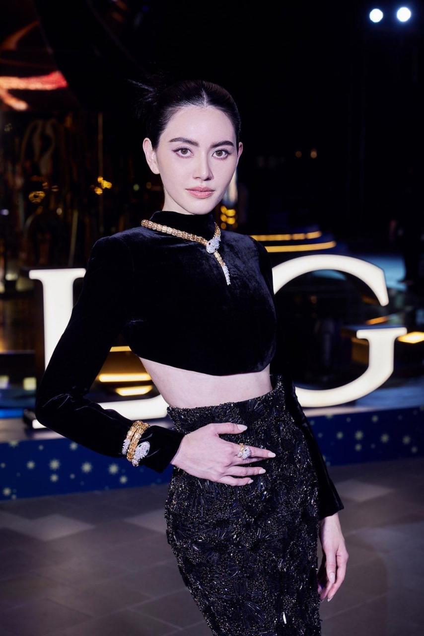 泰星maidavika 亮相曼谷宝格丽活动,颜值身材衣品都很在线 时髦精