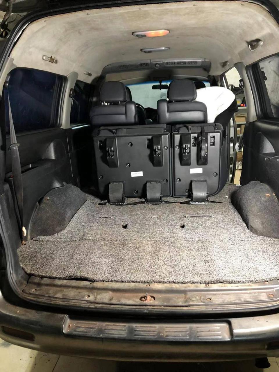 江淮瑞风工地车秒变床车 9座小板凳的瑞风小客车,改装可向后放平主副