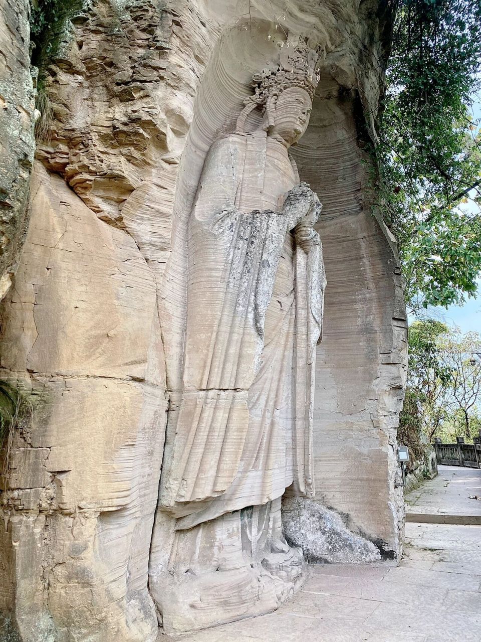 安岳石窟:茗山寺(风蚀千年) 今天介绍南线茗山寺,茗山寺石刻以其独特