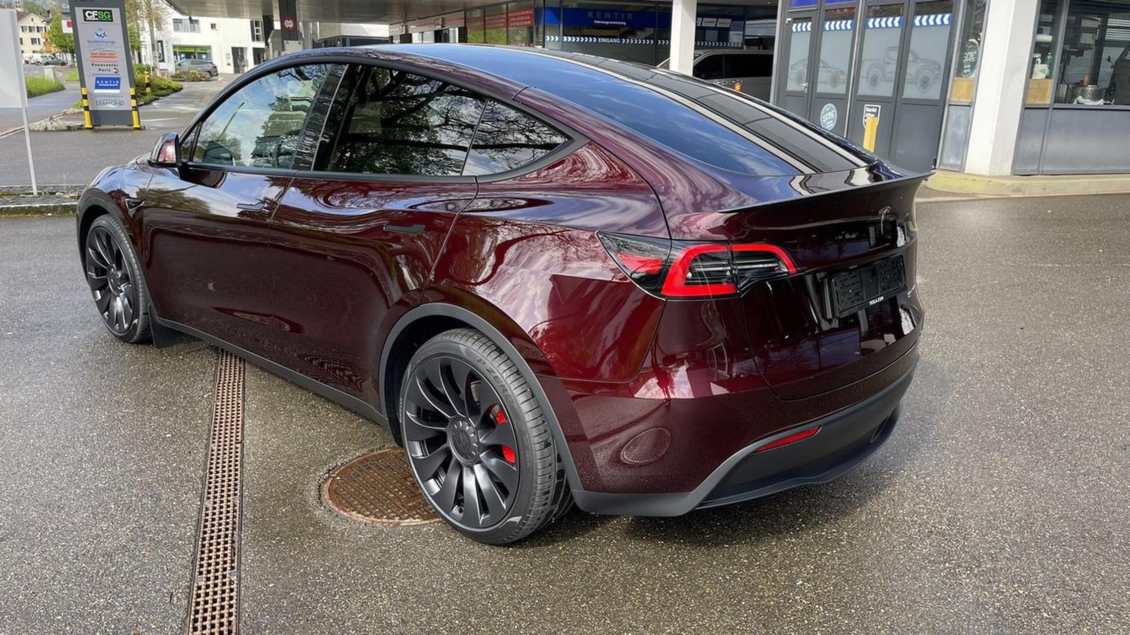 特斯拉model y 午夜樱桃红实拍【来自懂车帝车友圈】