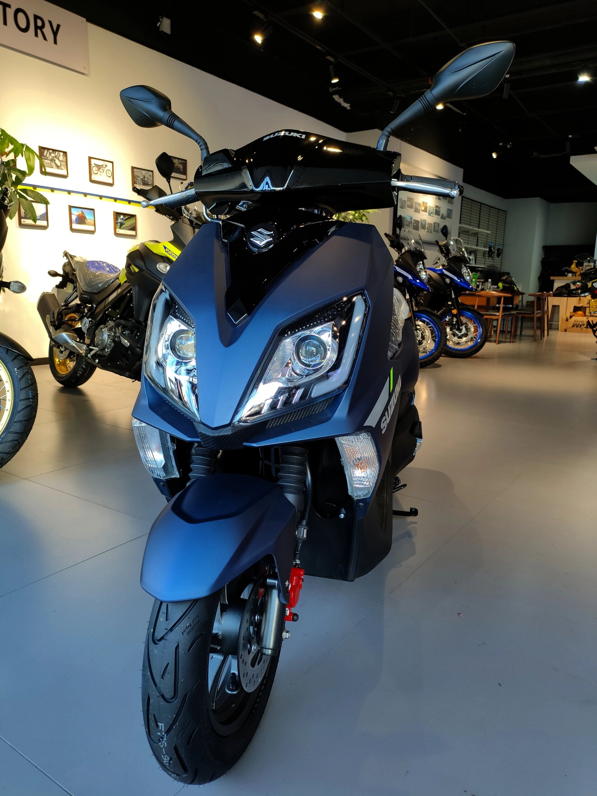 铃木uy125 23款星空蓝到车 有 活 动 原厂带透镜led,前后腾森半热熔