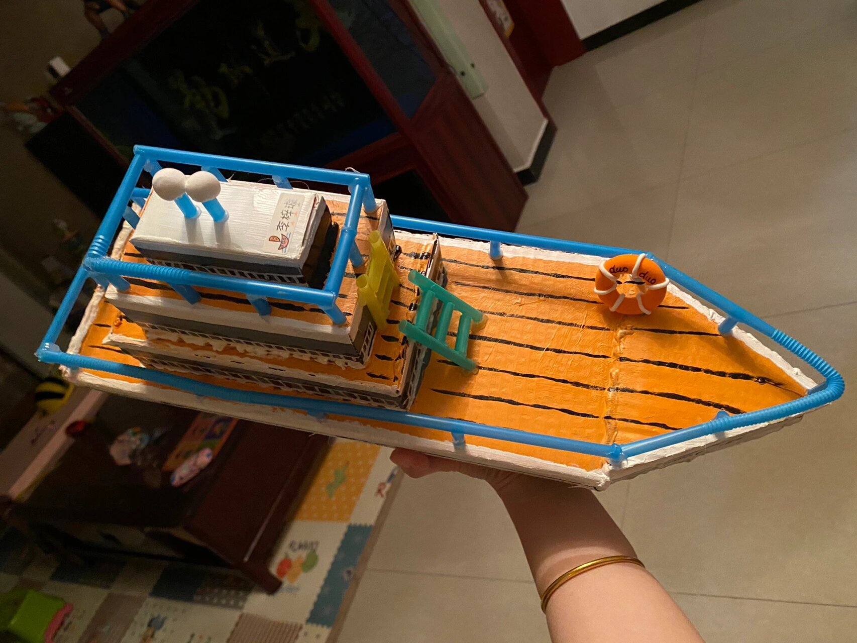 幼儿园中班手工作业海陆空交通工具——轮船 结合本月主题《海陆空出