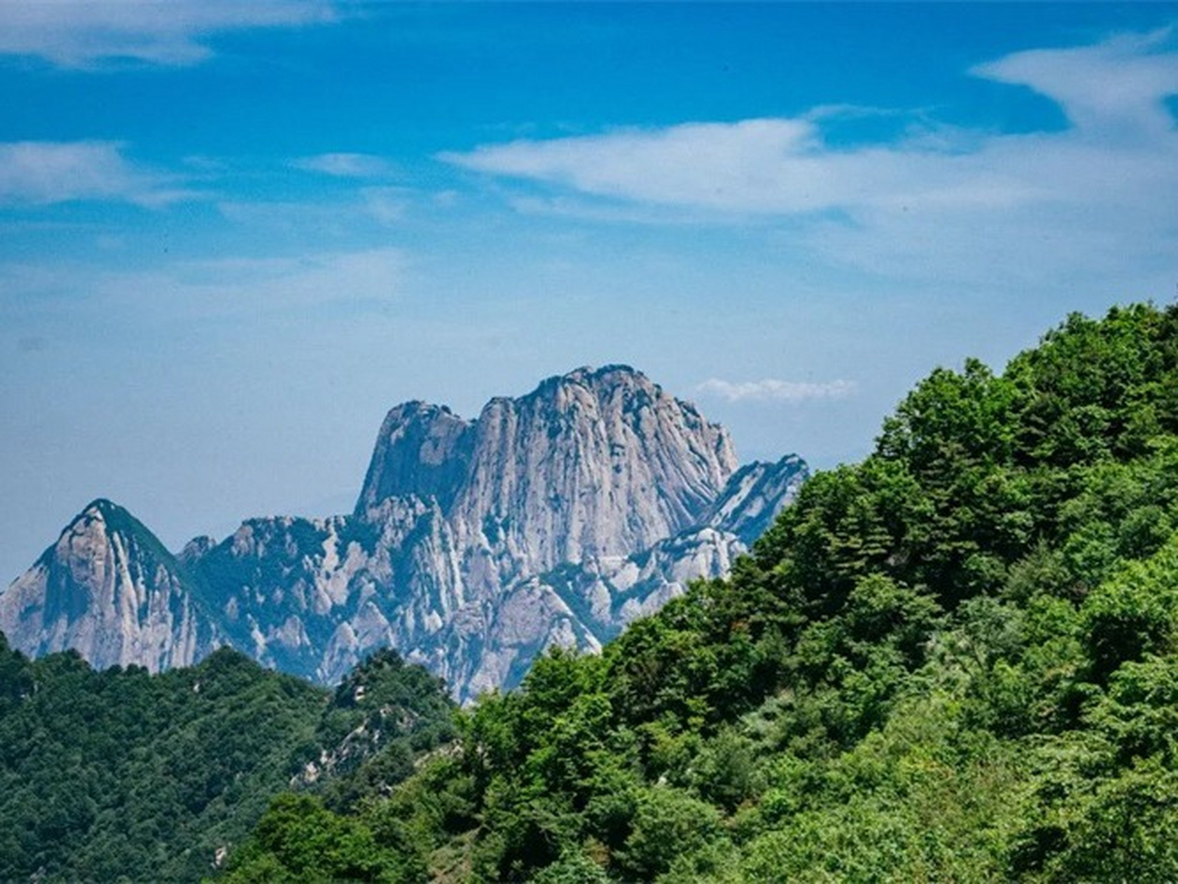 「华阳草甸」华阳草甸位于华阴,距华山最高峰直线距离20公里.