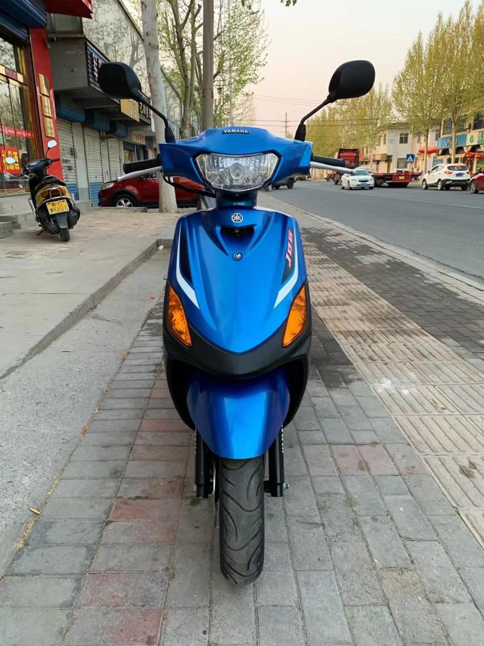 极品 2016年4月,雅马哈二代巧格100,高配碟刹运动款,改装前后米其林半