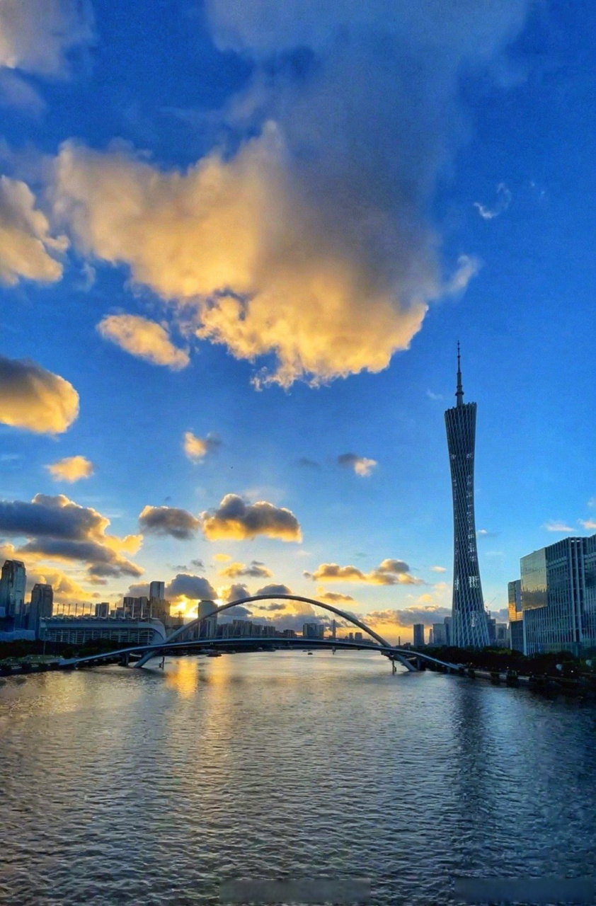 广州早晨#【多云到晴,局部有雷阵雨,27℃~35℃】 早晨啊大家,高温烤 