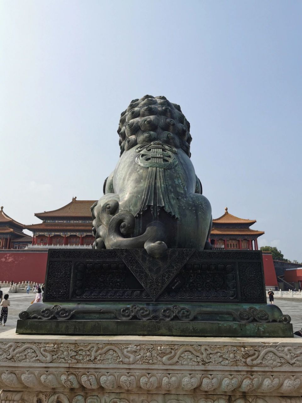 最大的铜狮子 故宫太和门前的一对青铜狮子,这对大铜狮是故宫皇权至高