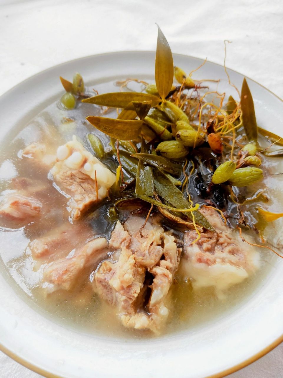 91夏日养生汤 | 石橄榄排骨汤 91石橄榄,又名石仙桃,石橄榄的功效