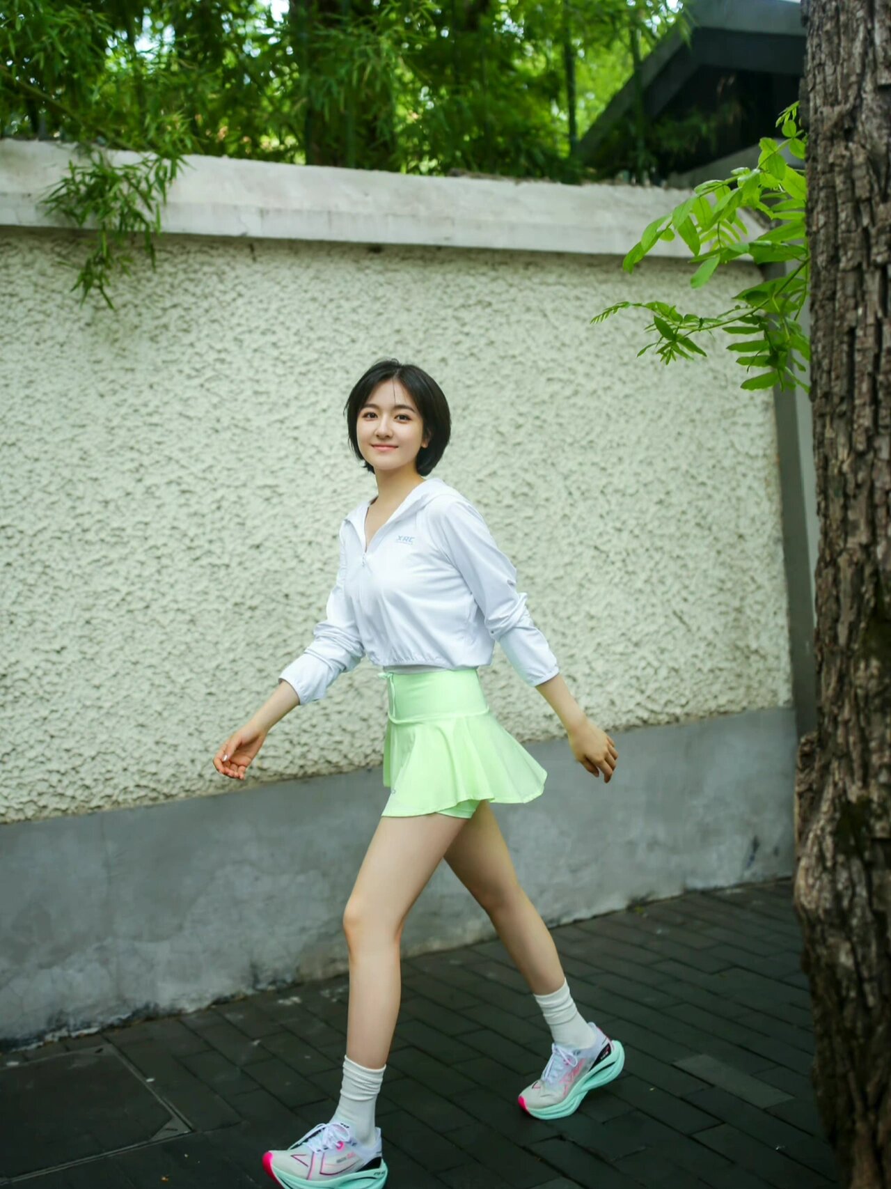 李兰迪 1999年生 163cm 温柔可爱的邻家女孩儿 演技在线 	 你好,旧