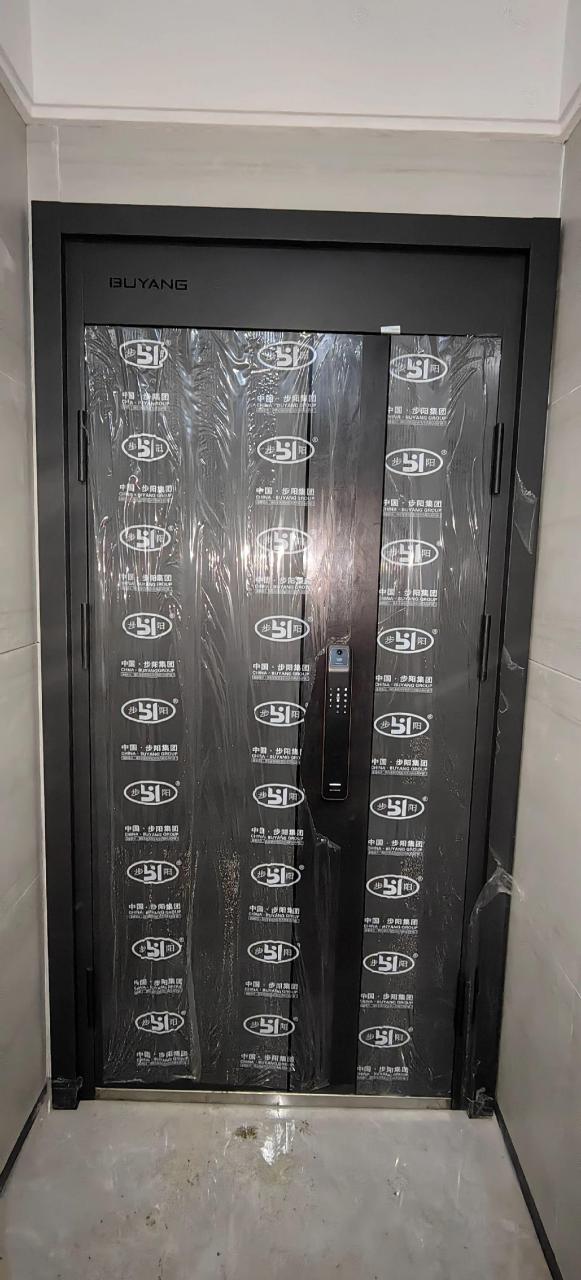 选用步阳经典祥升子母门搭配原厂步阳全自动可视指纹密码锁安装完工